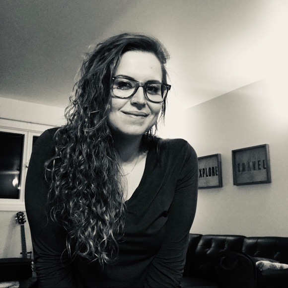 Meet your Posher, Alyssa - Picture 1 of 1